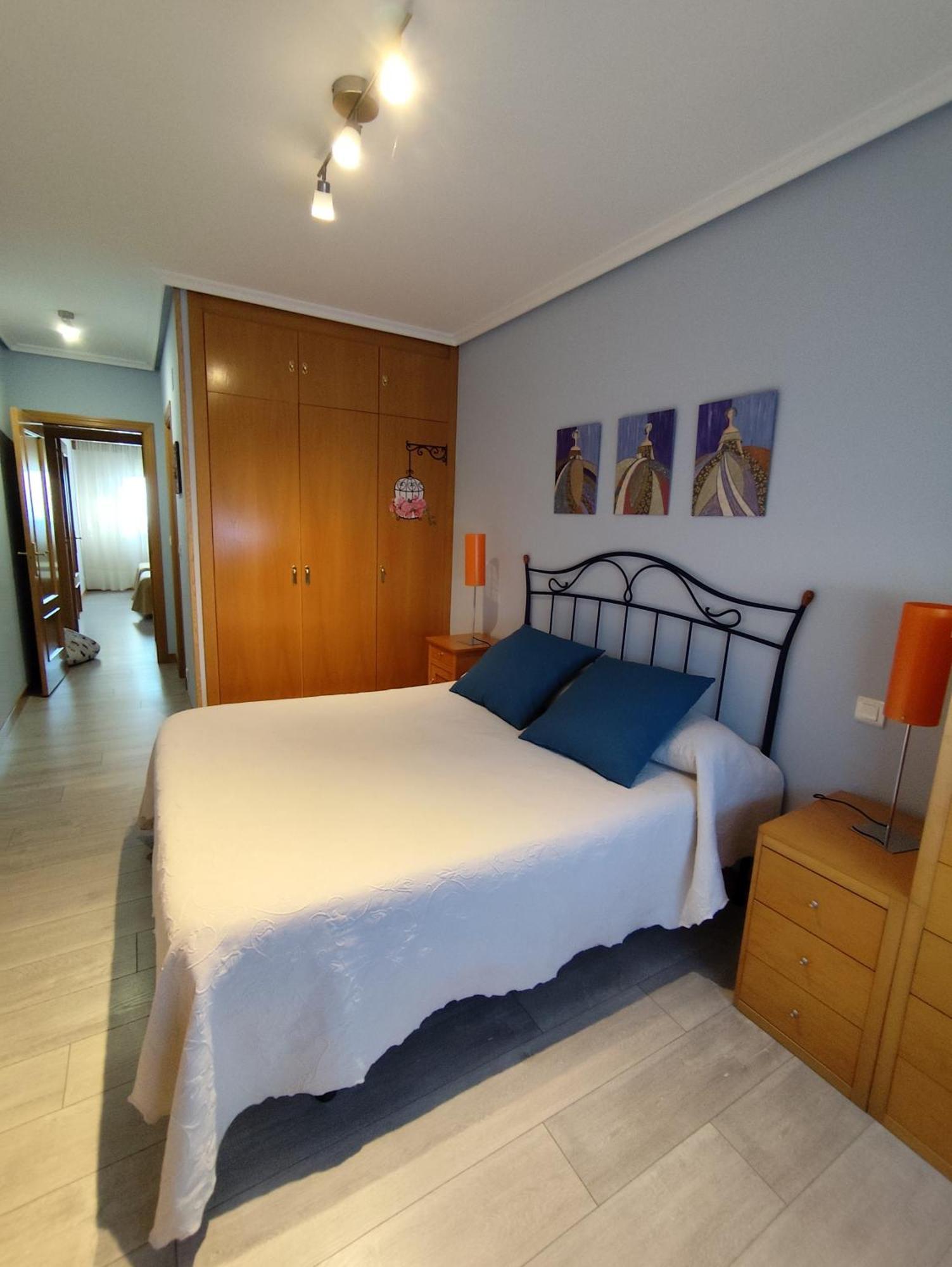 Apartamento Piso De Tres Con Garaje Y Todos Servicios Cerca *