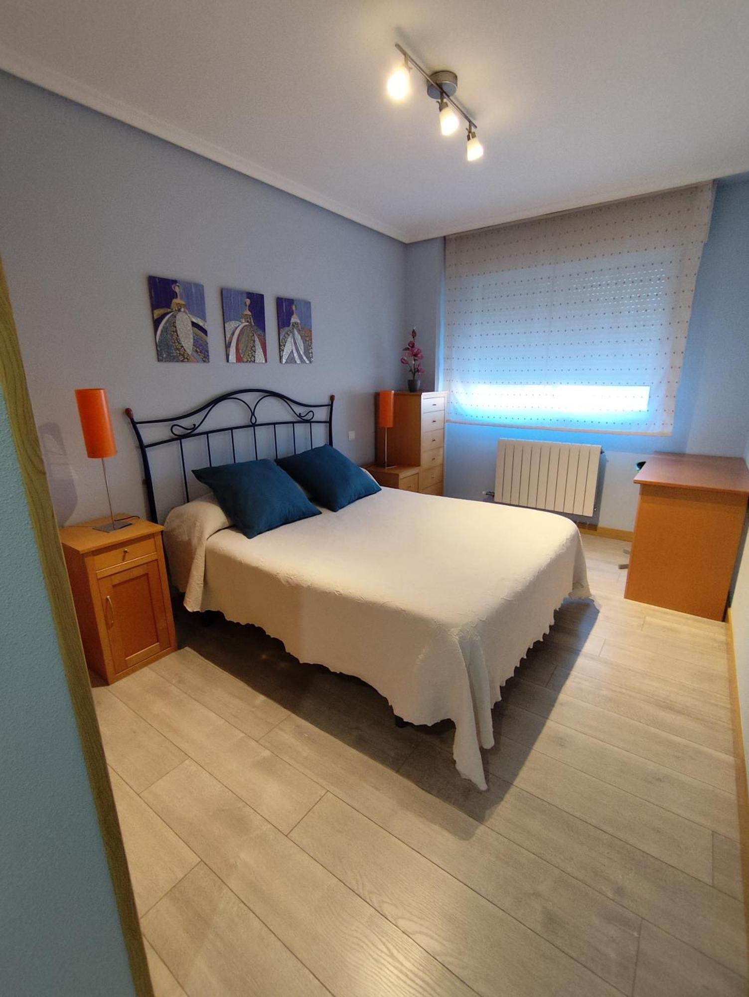 Apartamento Piso De Tres Con Garaje Y Todos Servicios Cerca Burgo