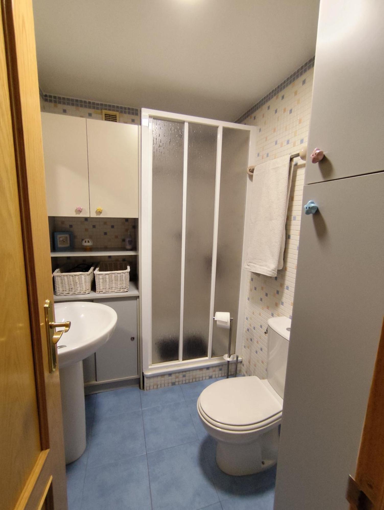 Piso De Tres Con Garaje Y Todos Servicios Cerca Apartamento