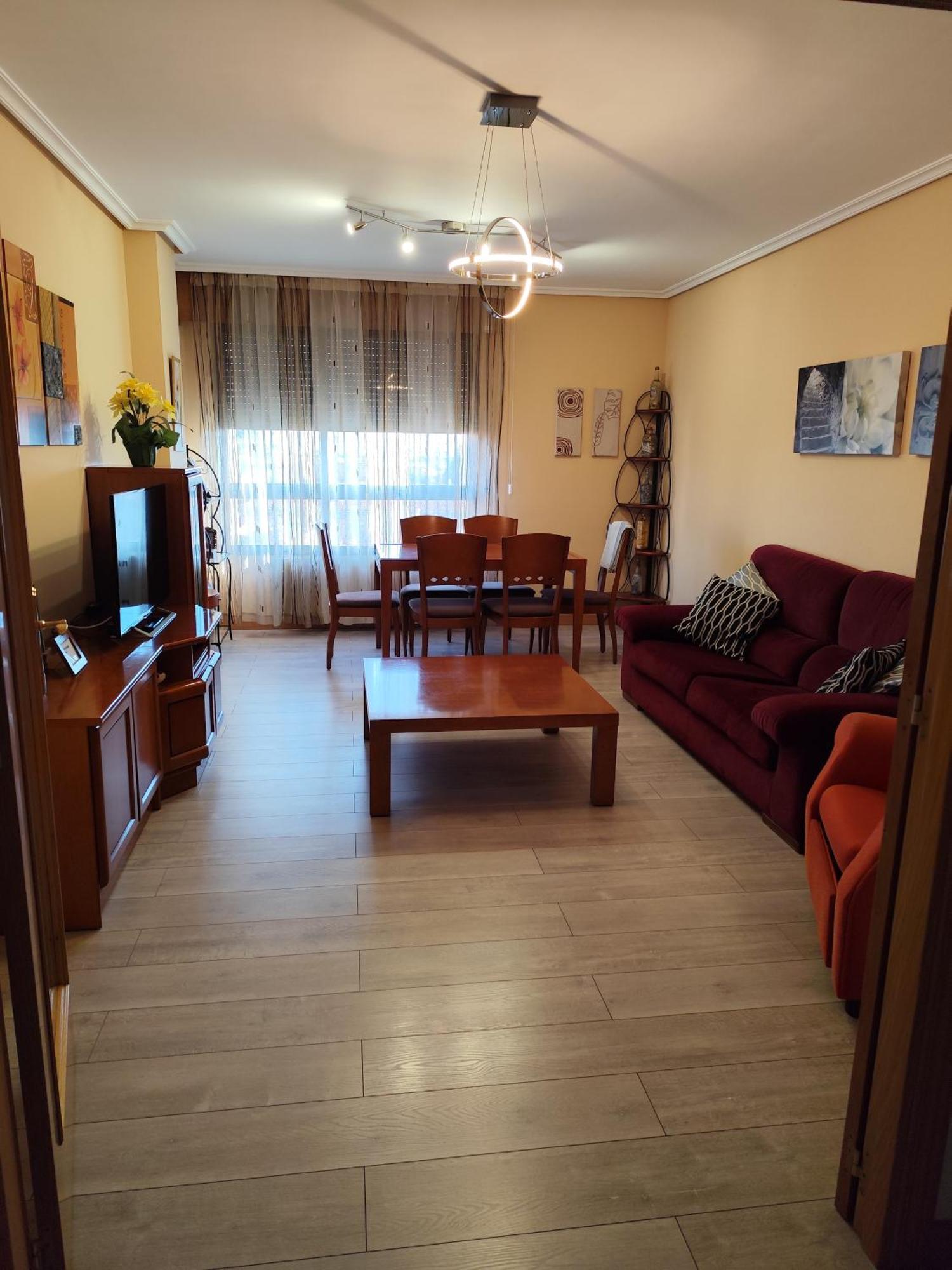 Apartamento Piso De Tres Con Garaje Y Todos Servicios Cerca